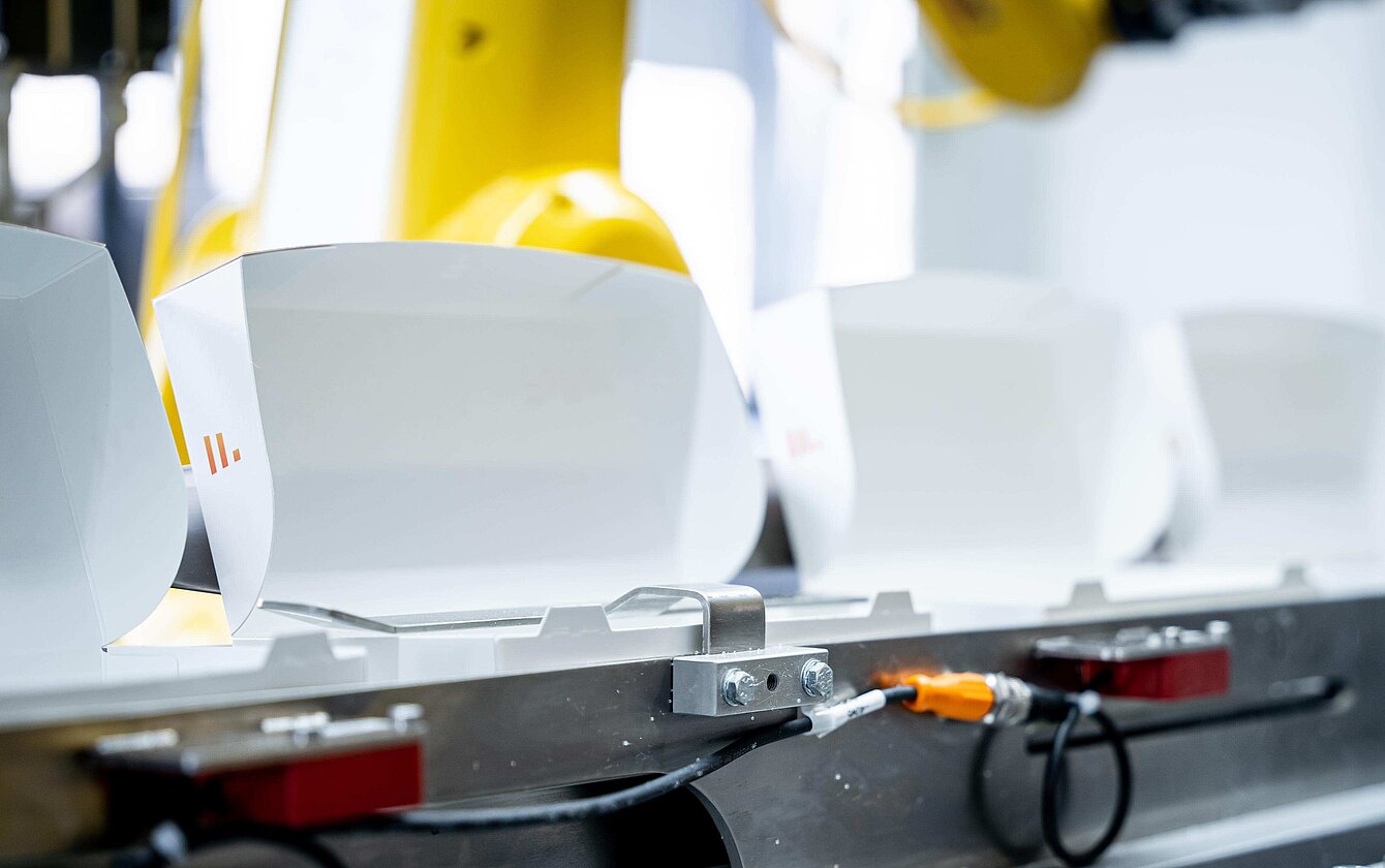 Durch vorkonfektionierte Verpackungskomponenten reduzieren sich Sonderarbeiten, manuelle Eingriffe und häufige Rüstwechsel.