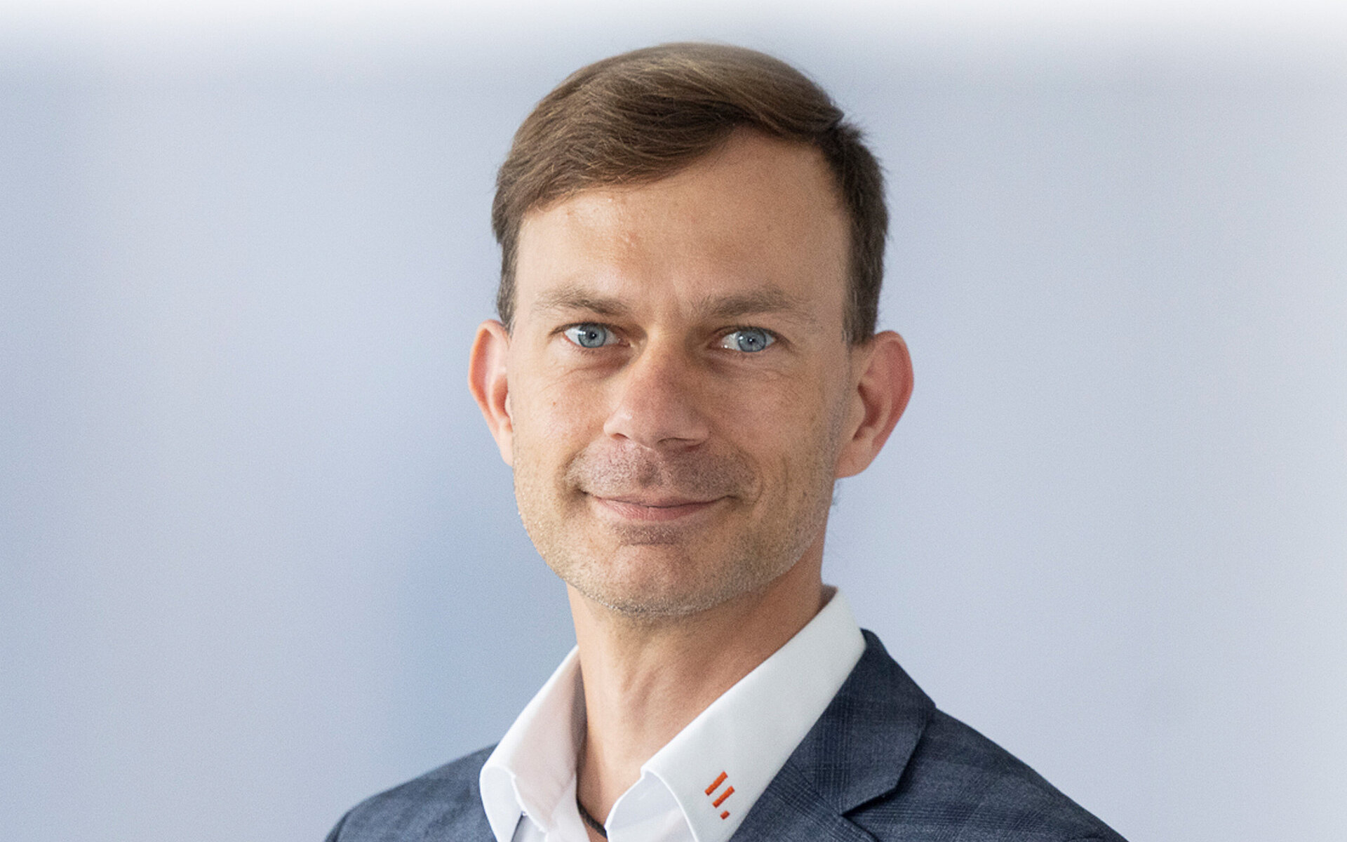 Peter Ander takes care of your requests in business unit labels