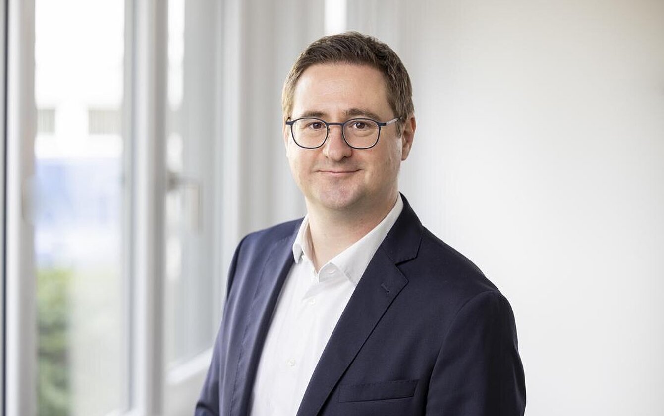 „Ein großer Vorteil des Kombi-Packs ist, dass sich die integrierte Packungsbeilage entnehmen lässt, ohne die Schachtel zu beschädigen“, weiß Product Manager Benjamin Rist von Faller Packaging.  