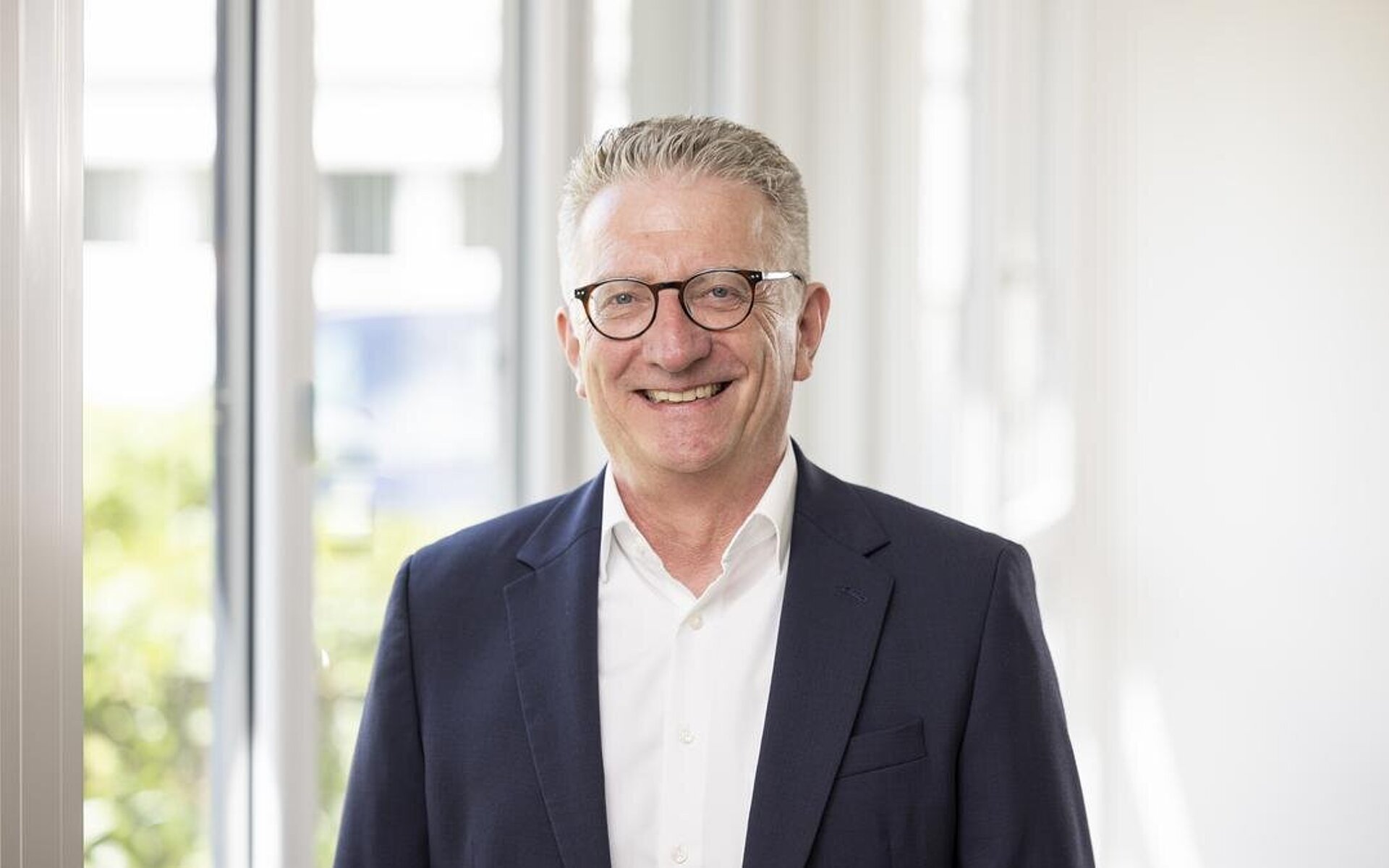 Ansprechpartner Hans-Jürgen Dießlin Head Regional Business Team Hans-Jürgen Dießlin